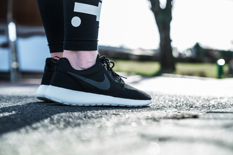 NIKE ROSHE ONE BLACK ANTHRACITE SAIL MENS 7