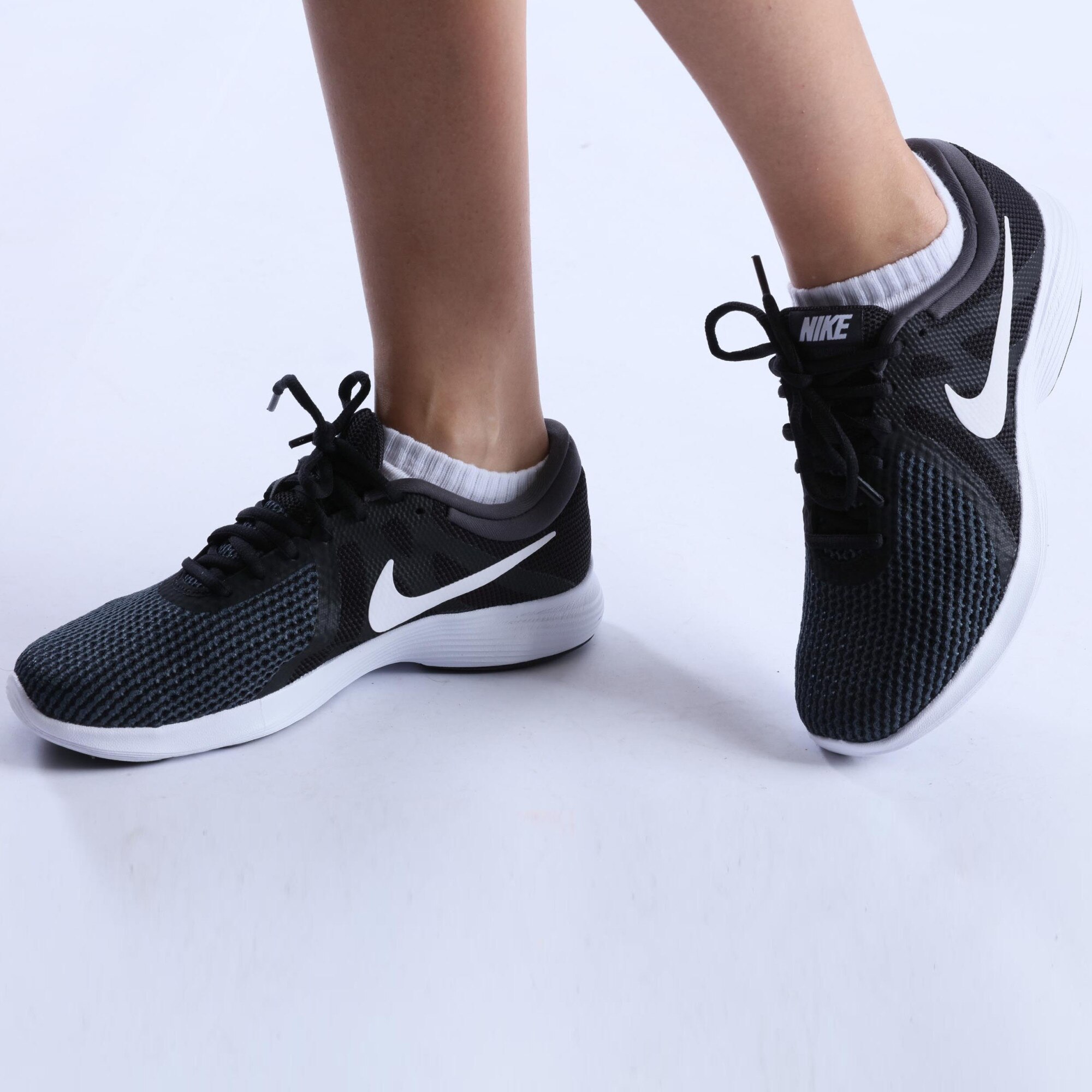 NIKE WOMENS WMNS NIKE REVOLUTION 4 EU - BLACK WHITE ANTHRACITE - Image 7