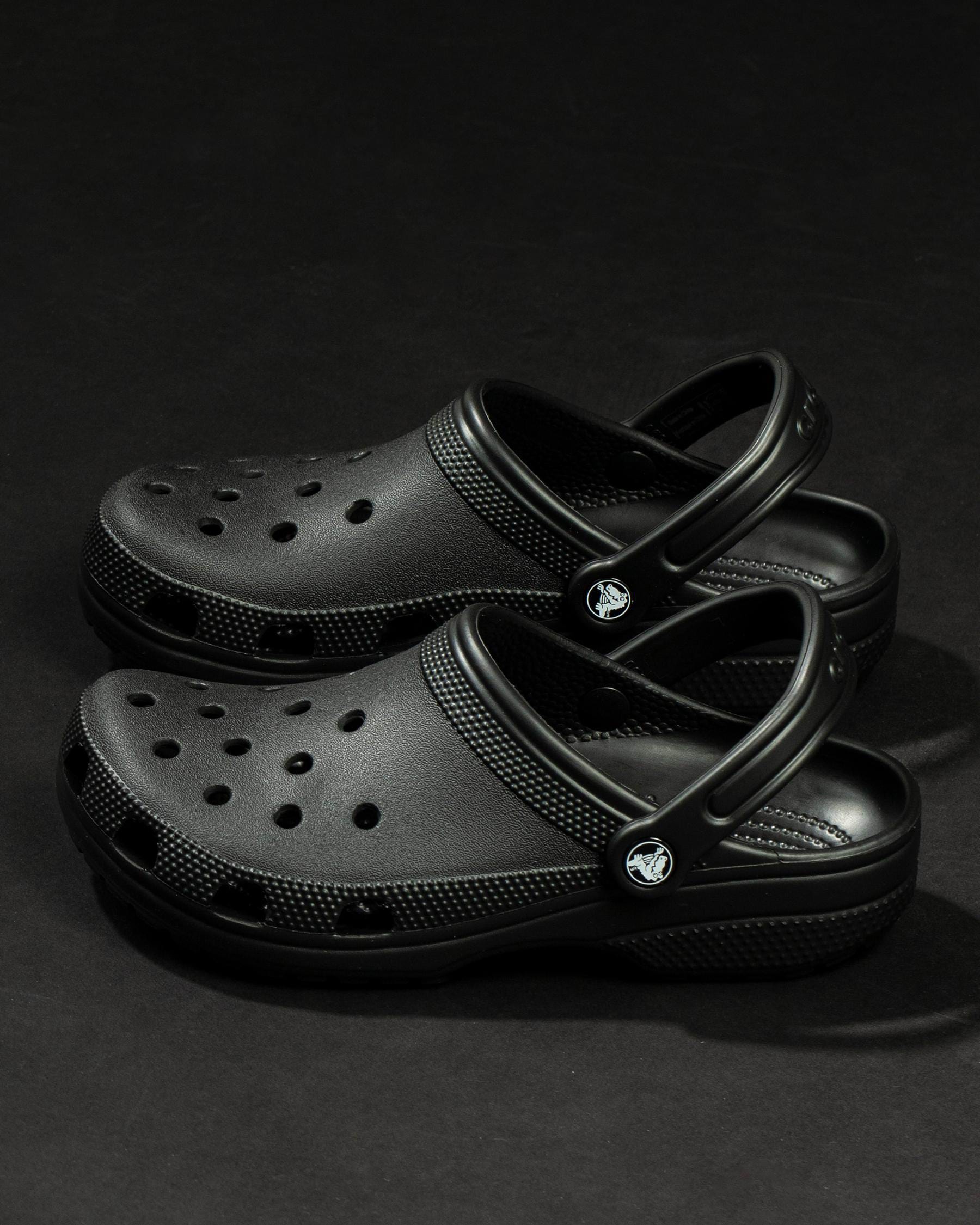 CROCS WOMENS CLASSIC CLOG BLACK - Image 7