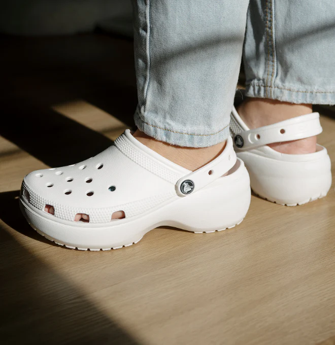 CROCS WOMENS CLASSIC PLATFORM CLOG WHITE - Image 9