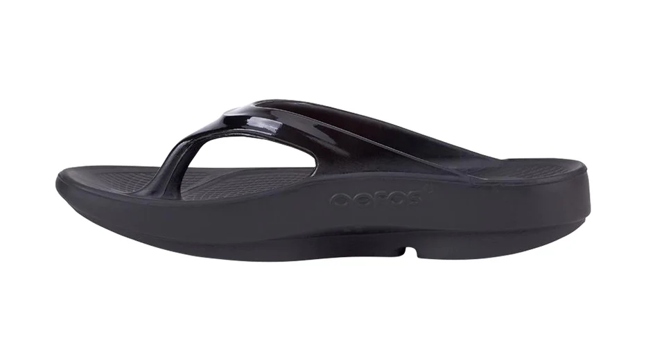 OOFOS WOMEN'S OOLALA THONG - BLACK - Image 12