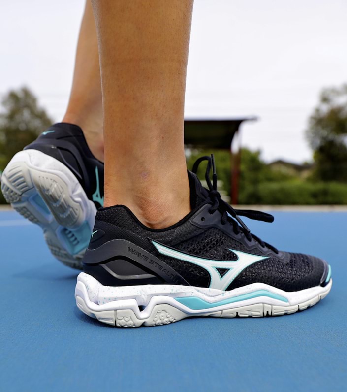 MIZUNO WOMENS STEALTH V NB - BLACK WHITE ANGEL BLUE - Image 5