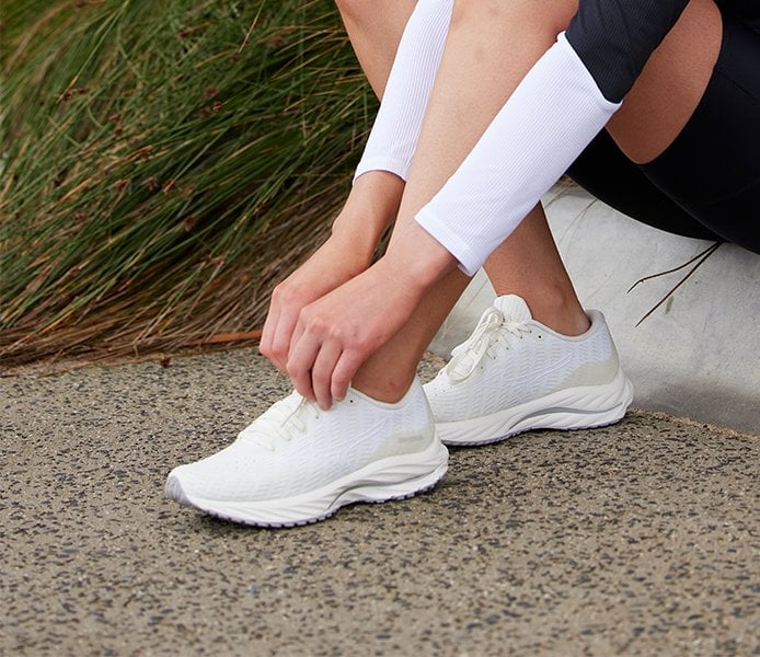 MIZUNO WOMENS WAVE RIDER 26 SSW - SNOW WHITE WHITE - Image 12