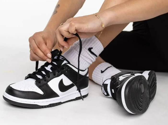 NIKE KIDS NIKE DUNK LOW "PANDA" (GS) - WHITE BLACK WHITE - Image 6